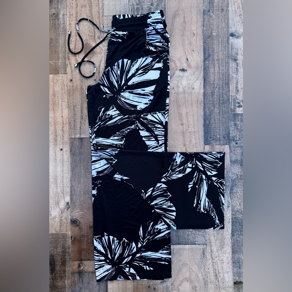 VENUS Black and White Leaf Wide Leg Soft Patterned Pants Size S